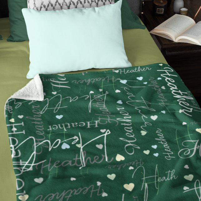 Cobertor De Velo Nomes Iniciais e Corações replicados em verde (Criador carregado)