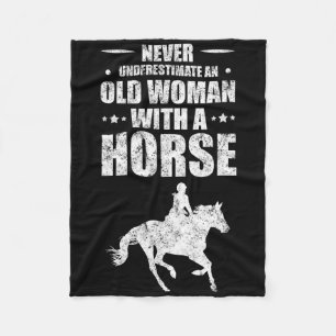 Cobertor De Velo Nunca Subestime Uma Mulher Velha Com Um Cavalo