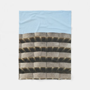 Cobertor De Velo O exterior concreto de um estacionamento com vári