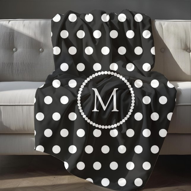 Cobertor De Velo Padrão de Pontos Pretos e Brancos Monogramado (Monogrammed Black And White Polka Dots Pattern Fleece Blanket)