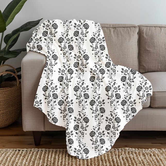 Cobertor De Velo Padrão Floral Branco E Preto Romântico Elegante (Elegant Black And White Floral Pattern Fleece Blanket)