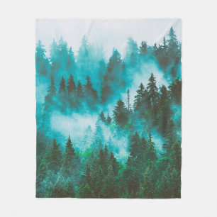 Cobertor De Velo Paisagem de montanha nebulosa com floresta de abet