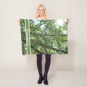 Cobertor De Velo pássaro verde na árvore contra o céu azul