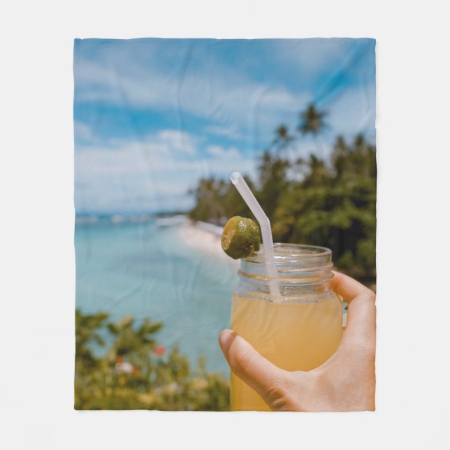 Cobertor De Velo Pessoa segurando jarro de pedreiro cheio de suco e (Frente)