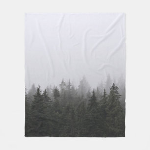 COBERTOR DE VELO PINAS VERDES SOB O CÉU BRANCO