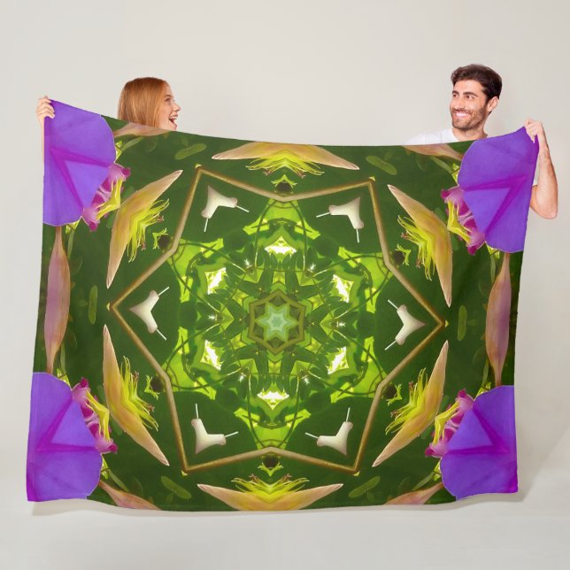 COBERTOR DE VELO PURPLE AND GREEN ABSTRACT DRAWING. SAMER BRASIL. 4 (In Situ)