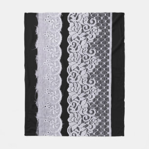 Cobertor De Velo rendas brancas ornamentais, fundo preto isolado.