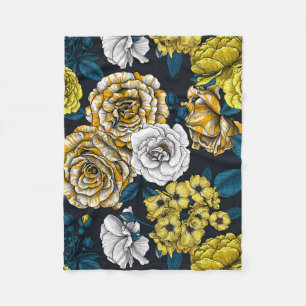 Cobertor De Velo Rosas amarelas, brancas e bicolores com folhas azu