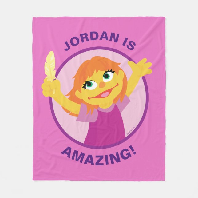 Cobertor De Velo Rua Sésamo | Julia Holding Feather (Frente)