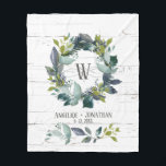 Cobertor De Velo Rústico Aquarela Laurel Wreath Monograma Recém-cur<br><div class="desc">Para recém-casados este cobertor de pelúcia rústico personalizado faz um presente único. O design apresenta uma coroa de verde pintada manualmente sobre um fundo de madeira branca e cinza intacta. No centro está seu monograma em cinzas escuras para personalizar junto com seus nomes e data de casamento abaixo. De nossos...</div>