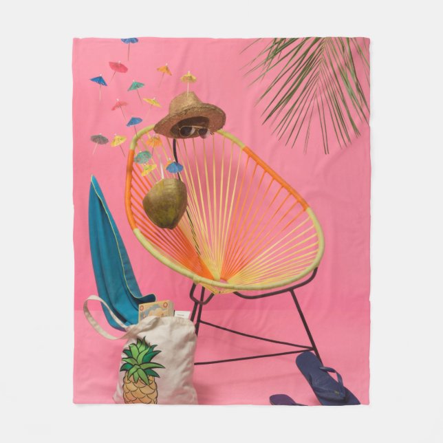 Cobertor De Velo Sacudir azul ao lado da cadeira (Frente)