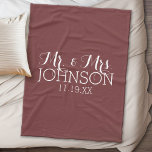 Cobertor De Velo Solid Color Marsala - O Sr. e a Sra. Wedding Favor<br><div class="desc">Uma cor ousada com fontes chic faz uma peça de declaração para um favor de recepção. Os itens são mais fáceis de personalizar quando você substitui todos os textos e fotos primeiro. Se sua arte ainda precisar ser ajustada, clique no botão Personalizar este. Isso vai levá-lo a uma área de...</div>
