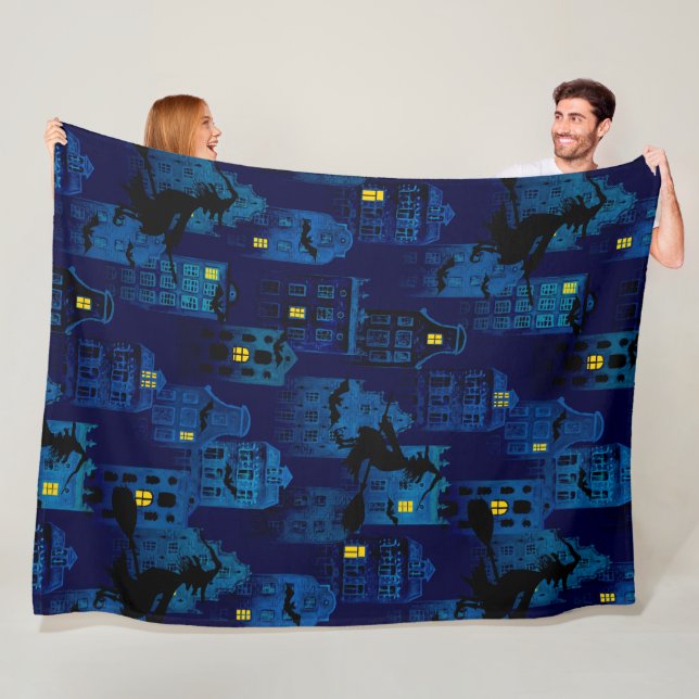 COBERTOR DE VELO SPOOKY BLUE HALLOWEEN CITYSCAPE (In Situ)