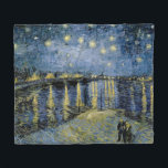 Cobertor De Velo Starry Night Vincent van Gogh<br><div class="desc">Algodão em Cordeville. Vincent Willem van Gogh. Paisagem noturna em tons azuis e amarelos escuros. Há uma ponte sobre o rio. No primeiro plano,  um homem e uma mulher caminham pelo cais. As estrelas estão brilhando no céu. Reprodução de famosas imagens de arte no dominio público.</div>