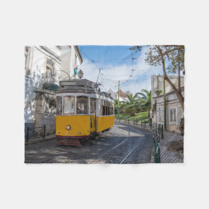 Cobertor De Velo Trama amarela na rua em Lisboa, Portugal