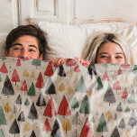 Cobertor De Velo Vintage Charm: Padrão da Árvore de Natal<br><div class="desc">Enrole seus presentes de férias em elegância eterno com nosso cobertor 'Vintage Charm', apresentando um padrão nostálgico inspirado em filmes clássicos de Natal. Contra um fundo de papel rústico, desenhos de linhas encantadoras de árvores de Natal em amarelo, verde, vermelho e preto adornam graciosamente a superfície. Cada árvore exude simplicidade...</div>