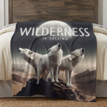 Wolves Howling em Full Moon Wilderness está chaman