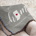 Cobertor Estado inicial de Indiana personalizado<br><div class="desc">Mostre algum orgulho do estado de casa com este bonitinho cobertor de cinzas rústicas que apresenta "casa" em letras brancas de escrita de caligrafia com um mapa da silhueta do estado de Indiana em pé para a letra "O". Um dentro de ilustração do coração vermelho no mapa do estado completa...</div>
