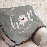 Cobertor Estado Russo do Alasca Personalizado<br><div class="desc">Mostre algum orgulho do estado de casa com esta fofa cinza rustica lançando cobertor com "lar" em letras brancas de escrita de caligrafia com um mapa da silhueta do estado do Alasca em pé para a letra "O". Um dentro cor-de-rosa para ilustração cardíaca no mapa do estado completa o design;...</div>