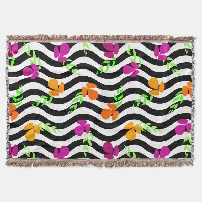 Cobertor flores sobre fundo ondulado preto e branco (Frente)