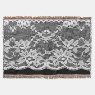 Cobertor Lace floral branco: fundo preto.
