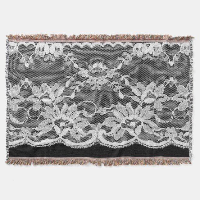 Cobertor Lace floral branco: fundo preto. (Frente)