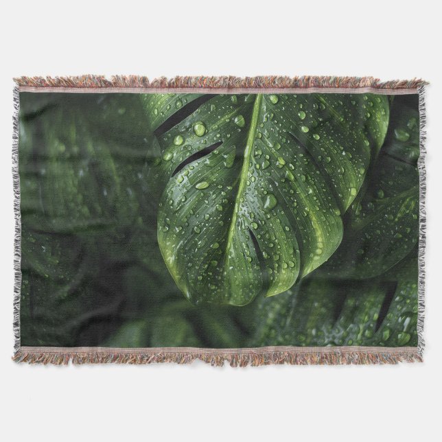 Cobertor Lush Monstera Leaves with Morning Dew Drops (Frente)