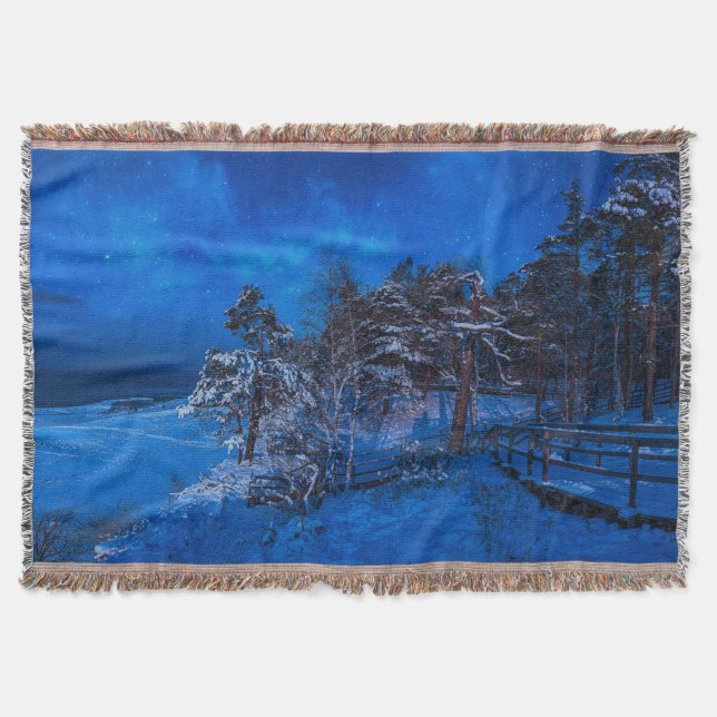 Cobertor Nighttime winter scene with snow covered pines (Frente)