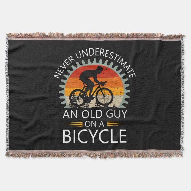 Cobertor Nunca Subestimar Uma Cara Antiga Em Uma Bicicleta (Frente)