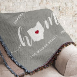 Cobertor Ohio Home State Personalizado<br><div class="desc">Mostre algum orgulho do estado doméstico com esta fofinha cinza rustica jogando cobertor com "home" em letras de escrita em caligrafia branca com um mapa da silhueta do estado de Ohio em pé para a letra "O". Um dentro de ilustração do coração vermelho no mapa do estado completa o design;...</div>