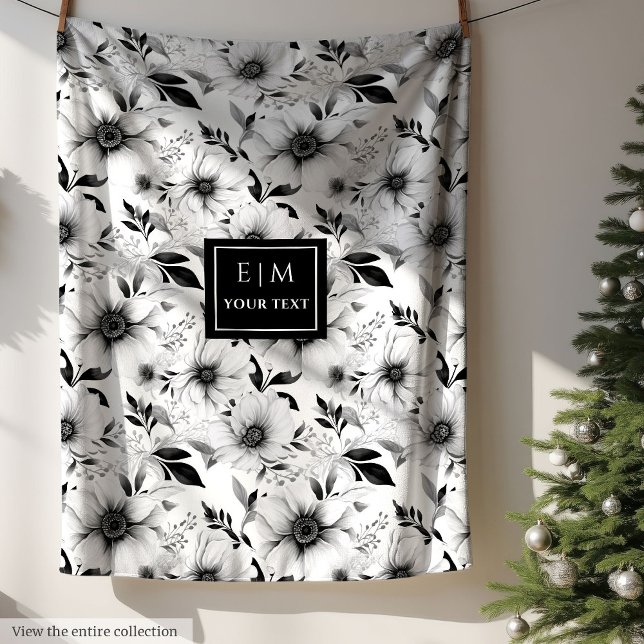 cobertor preto e branco monograma com charme (Monogramed black and white blanket with charm)