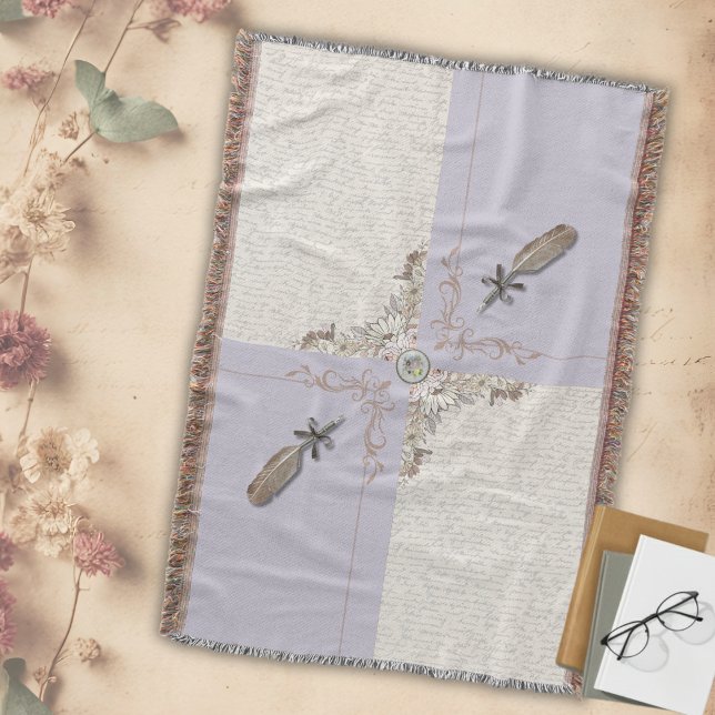 Cobertor Sereno Franja Tecido Manuscrito Lavanda Pálida (Unwind in tranquil lavender comfort. 💜 This beautiful woven throw creates a serene atmosphere.)