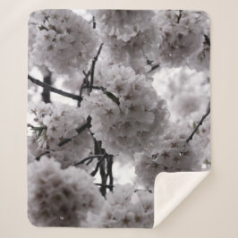 Cobertor Sherpa Blossomas de Cereja Pretos e Brancos