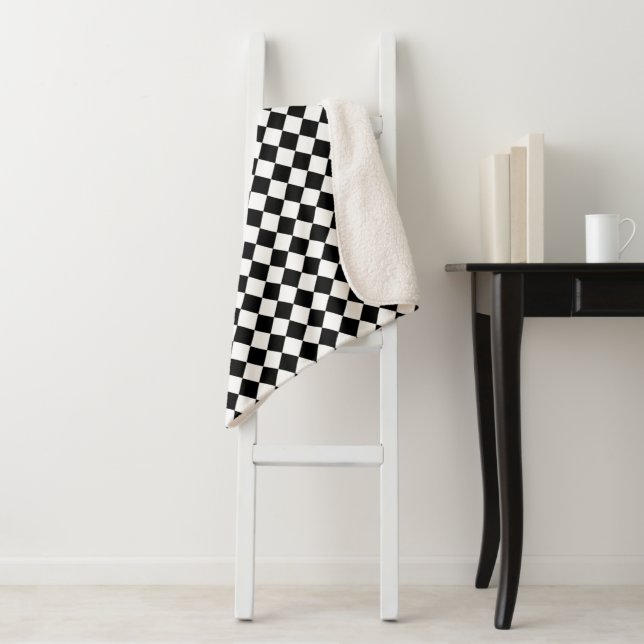 Cobertor Sherpa Bold Black and White Chevron Pattern Classic (In Situ)