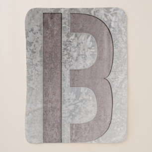 Cobertor Sherpa Brown and grey letter B artwork