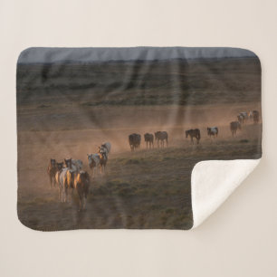 Cobertor Sherpa Cavalos Selvagens Caminhando em Direção ao Deserto