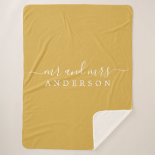 Cobertor Sherpa Chic Newlywn Sr. Yellow Ochre Monograma