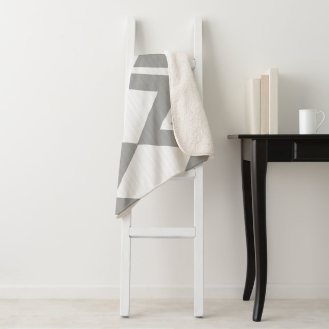 Cobertor Sherpa Cinza Branca de Diamantes Modernos de Chevron (In Situ)