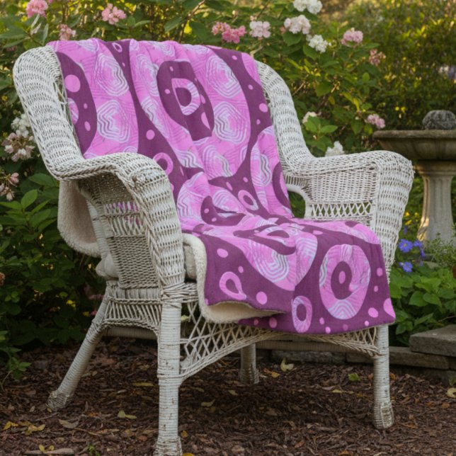 Cobertor Sherpa Círculos Maroon Rosa Com Padrões E Pontos Geométri (Pink and maroon circled geometric sherpa blanket for indoors and out. Modern fun.)