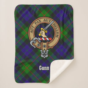 Cobertor Sherpa Clan Gunn Crest sobre Tartan