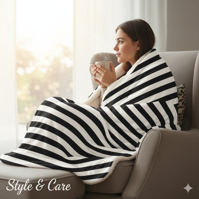 Cobertor Sherpa Classic Black and White Striped (Classic Black and White Striped Sherpa Blanket)