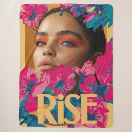 Cobertor Sherpa Colagem de uma mulher com flores vibrantes