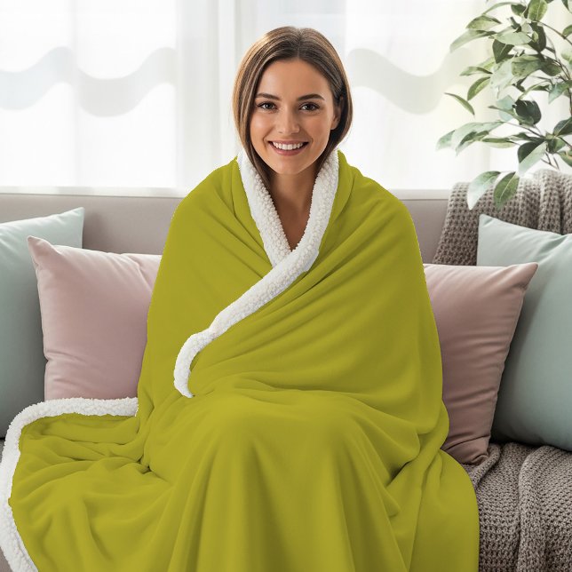 Cobertor Sherpa Cor Chartreuse Amarelo Esverdeado Simples Minimali (A Chartreuse-colored plain minimalist design blanket adds coziness to your space.)