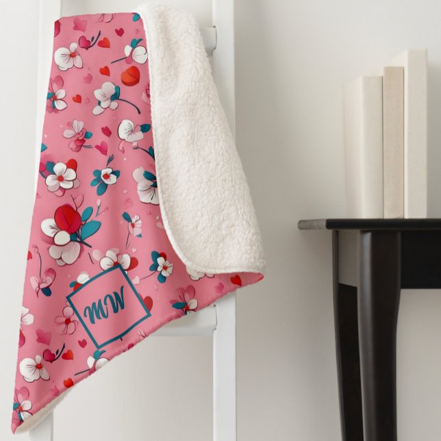 Cobertor Sherpa Corações cochetes e flores de chalé branco (Criador carregado)