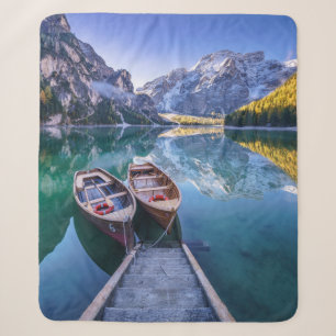 Cobertor Sherpa Cumes da dolomite do lago Braies, Italia