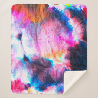 Cobertor Sherpa Dirty art. Bright red, lilac, pink, yellow colors.
