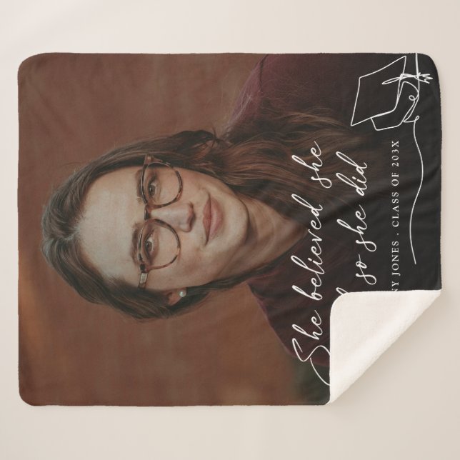 Cobertor Sherpa Ela Acreditava Que Podia Graduar Foto (Frente (Horizontal))