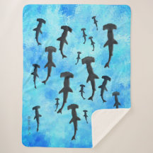 Escola de Tubarões Hammerhead em Silhouette