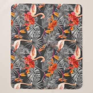 Cobertor Sherpa Flamingo e flores, padrão monocromático.