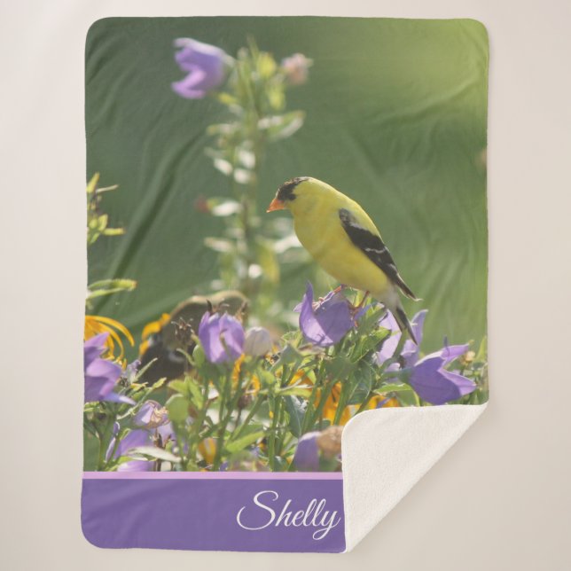 Cobertor Sherpa Goldfinch em uma Flor Harebell (Frente)